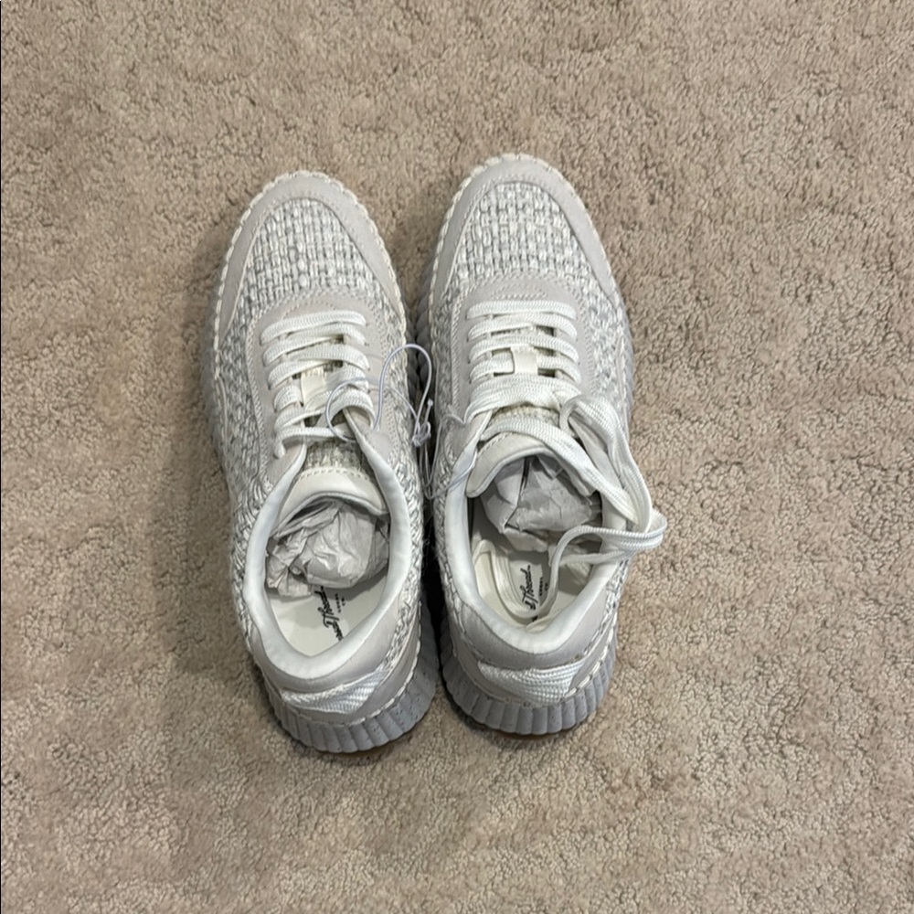 Universal Thread White Sneakers Modern Minimalist Design